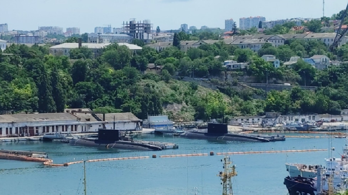 З окупованого Севастополя в море виведені 5 російських підводних човнів